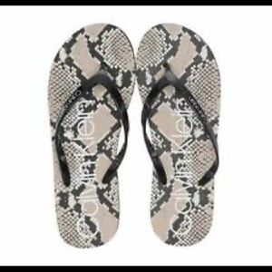 CALVIN KLEIN Women Sanica Flip Flops Thongs Flat Sandals Black Snakeskin 9/10